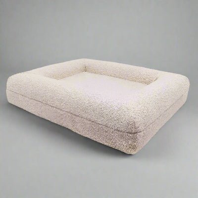 coussin chien rectangle beige